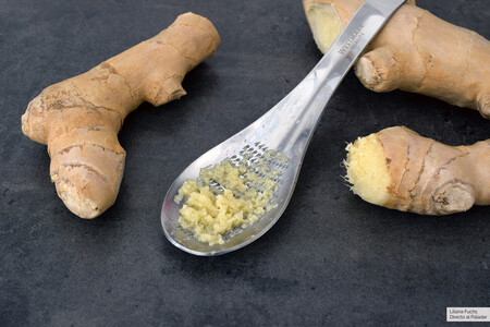 El mejor utensilio para rallar jengibre y dientes de ajo es esta cuchara El mejor utensilio para rallar jengibre y dientes de ajo es esta cuchara